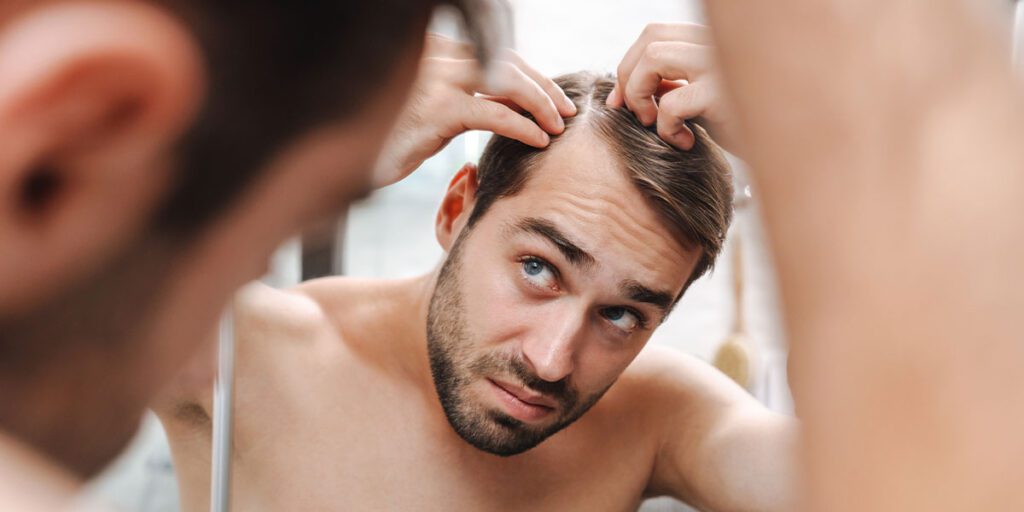 Por qué se me cae el pelo a los 35 años (7 Causas Impactantes)